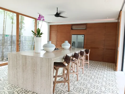 Kitchen island and breakfast seating